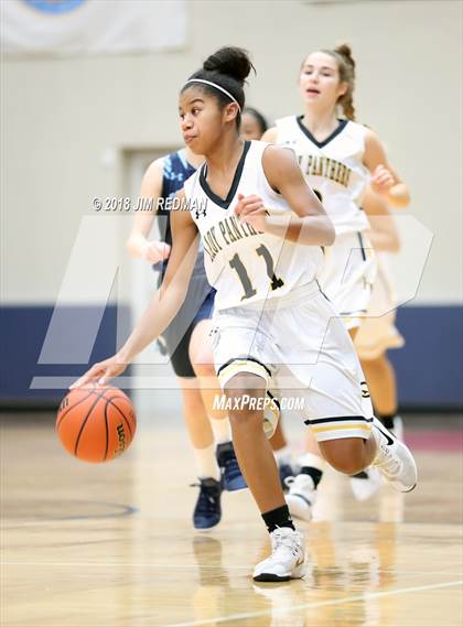 Thumbnail 2 in Johnson vs. Klein Oak (McDonald's Texas Invitational) photogallery.