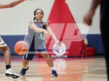 Thumbnail 1 in Johnson vs. Klein Oak (McDonald's Texas Invitational) photogallery.