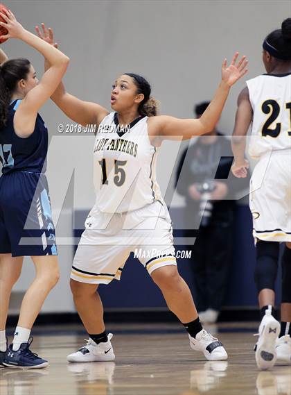 Thumbnail 2 in Johnson vs. Klein Oak (McDonald's Texas Invitational) photogallery.