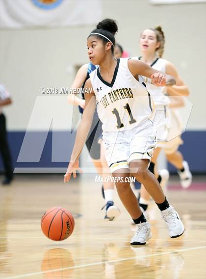 Thumbnail 3 in Johnson vs. Klein Oak (McDonald's Texas Invitational) photogallery.