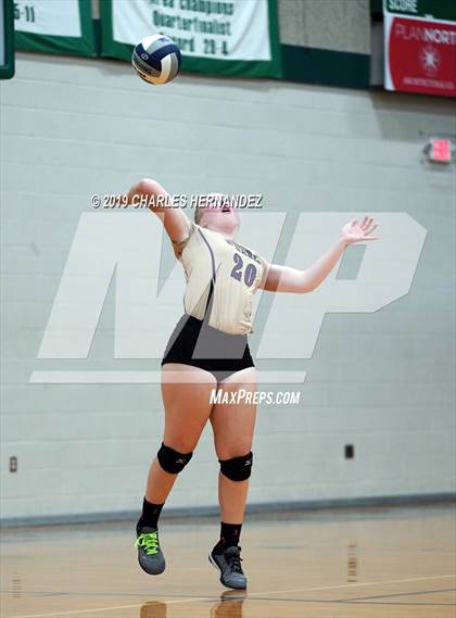 Thumbnail 3 in D'Hanis vs. Round Top-Carmine (UIL 1A Regional Semifinal) photogallery.