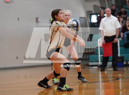 Thumbnail 2 in D'Hanis vs. Round Top-Carmine (UIL 1A Regional Semifinal) photogallery.