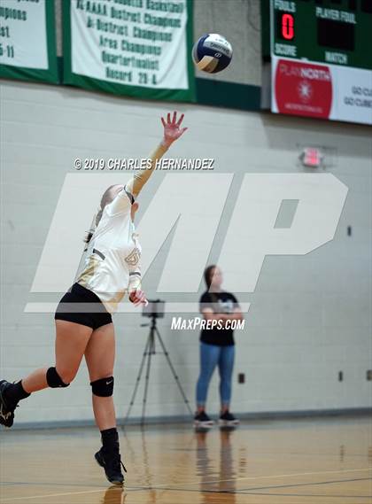 Thumbnail 2 in D'Hanis vs. Round Top-Carmine (UIL 1A Regional Semifinal) photogallery.
