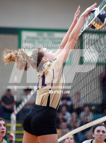 Thumbnail 3 in D'Hanis vs. Round Top-Carmine (UIL 1A Regional Semifinal) photogallery.