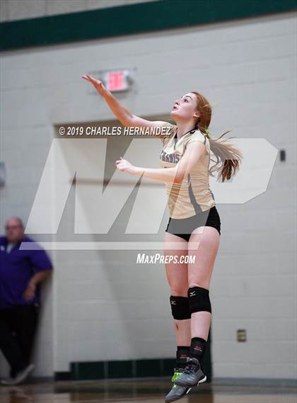 Thumbnail 2 in D'Hanis vs. Round Top-Carmine (UIL 1A Regional Semifinal) photogallery.
