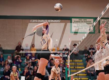 Thumbnail 2 in D'Hanis vs. Round Top-Carmine (UIL 1A Regional Semifinal) photogallery.