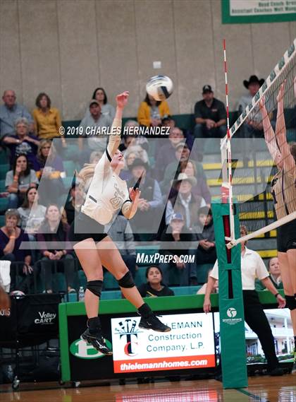 Thumbnail 3 in D'Hanis vs. Round Top-Carmine (UIL 1A Regional Semifinal) photogallery.