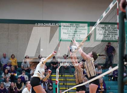 Thumbnail 2 in D'Hanis vs. Round Top-Carmine (UIL 1A Regional Semifinal) photogallery.