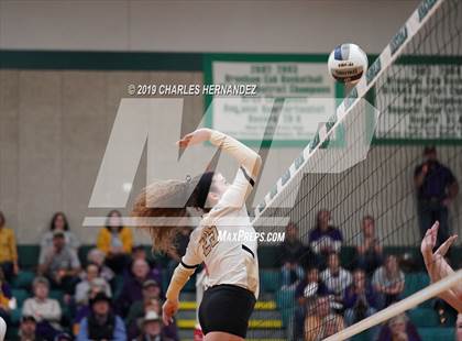 Thumbnail 2 in D'Hanis vs. Round Top-Carmine (UIL 1A Regional Semifinal) photogallery.