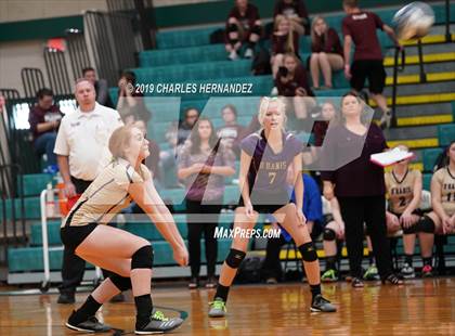 Thumbnail 3 in D'Hanis vs. Round Top-Carmine (UIL 1A Regional Semifinal) photogallery.