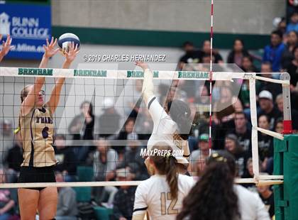 Thumbnail 3 in D'Hanis vs. Round Top-Carmine (UIL 1A Regional Semifinal) photogallery.