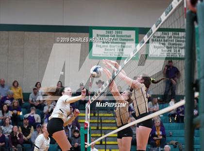 Thumbnail 3 in D'Hanis vs. Round Top-Carmine (UIL 1A Regional Semifinal) photogallery.