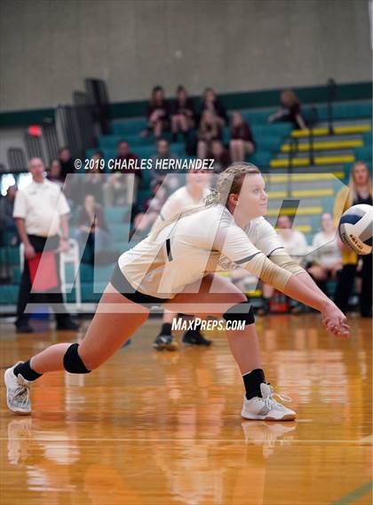 Thumbnail 2 in D'Hanis vs. Round Top-Carmine (UIL 1A Regional Semifinal) photogallery.