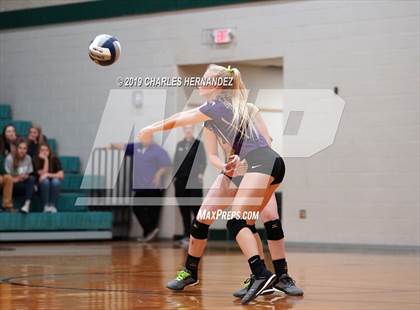 Thumbnail 3 in D'Hanis vs. Round Top-Carmine (UIL 1A Regional Semifinal) photogallery.