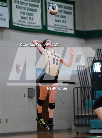 Thumbnail 3 in D'Hanis vs. Round Top-Carmine (UIL 1A Regional Semifinal) photogallery.