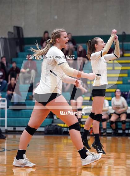 Thumbnail 1 in D'Hanis vs. Round Top-Carmine (UIL 1A Regional Semifinal) photogallery.
