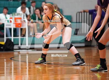 Thumbnail 3 in D'Hanis vs. Round Top-Carmine (UIL 1A Regional Semifinal) photogallery.