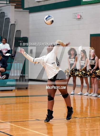 Thumbnail 2 in D'Hanis vs. Round Top-Carmine (UIL 1A Regional Semifinal) photogallery.