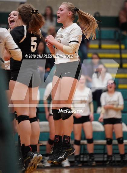 Thumbnail 1 in D'Hanis vs. Round Top-Carmine (UIL 1A Regional Semifinal) photogallery.