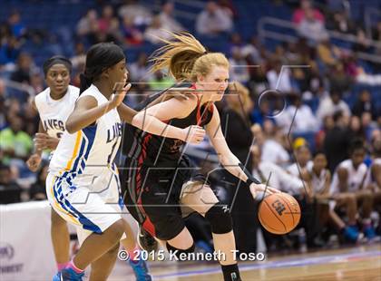 Thumbnail 3 in La Vega vs. Argyle (UIL 4A Semifinal) photogallery.