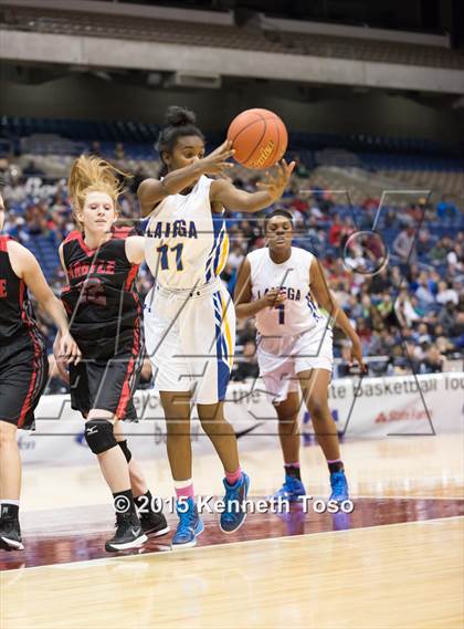Thumbnail 3 in La Vega vs. Argyle (UIL 4A Semifinal) photogallery.
