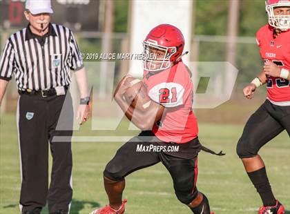 Thumbnail 2 in Springstead vs. Dunnellon (Spring Scrimmage) photogallery.