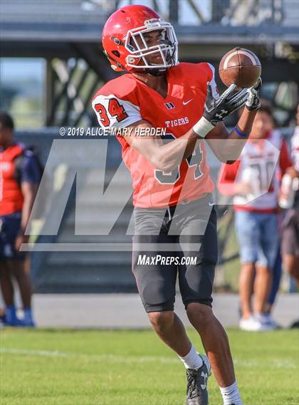 Thumbnail 2 in Springstead vs. Dunnellon (Spring Scrimmage) photogallery.