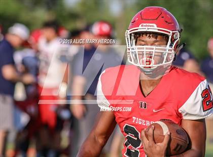 Thumbnail 3 in Springstead vs. Dunnellon (Spring Scrimmage) photogallery.