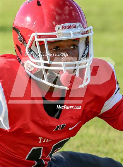 Thumbnail 2 in Springstead vs. Dunnellon (Spring Scrimmage) photogallery.