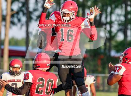 Thumbnail 2 in Springstead vs. Dunnellon (Spring Scrimmage) photogallery.