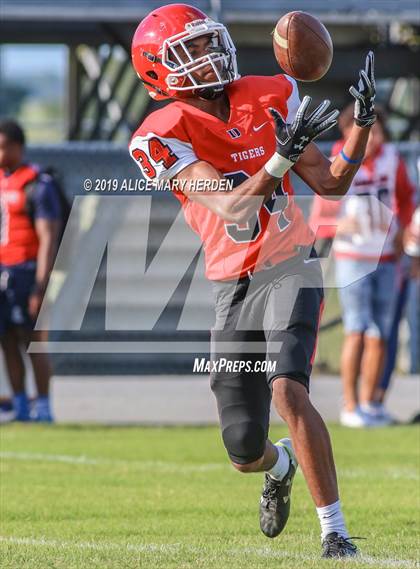 Thumbnail 1 in Springstead vs. Dunnellon (Spring Scrimmage) photogallery.