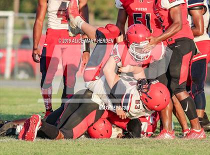 Thumbnail 2 in Springstead vs. Dunnellon (Spring Scrimmage) photogallery.