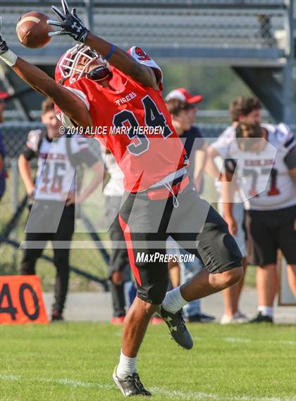 Thumbnail 3 in Springstead vs. Dunnellon (Spring Scrimmage) photogallery.