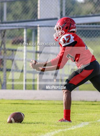 Thumbnail 2 in Springstead vs. Dunnellon (Spring Scrimmage) photogallery.