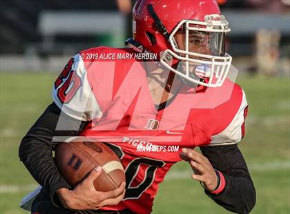 Thumbnail 2 in Springstead vs. Dunnellon (Spring Scrimmage) photogallery.