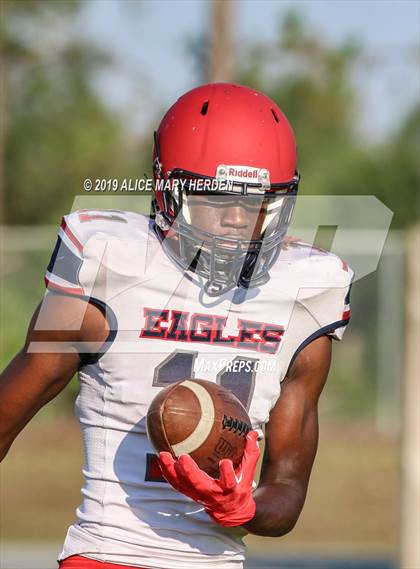 Thumbnail 1 in Springstead vs. Dunnellon (Spring Scrimmage) photogallery.