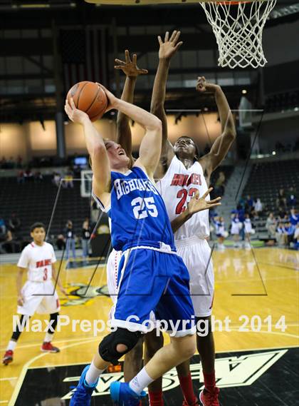 Thumbnail 2 in Highlands vs. Holmes (KHSAA 9th Region Tournament) photogallery.