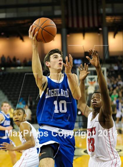 Thumbnail 2 in Highlands vs. Holmes (KHSAA 9th Region Tournament) photogallery.