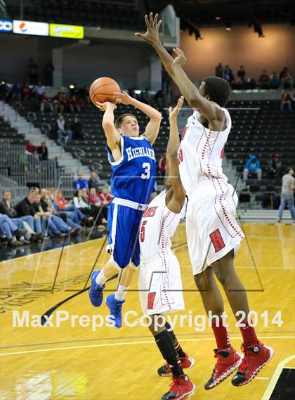 Thumbnail 2 in Highlands vs. Holmes (KHSAA 9th Region Tournament) photogallery.