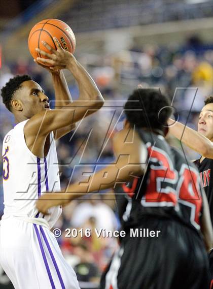 Thumbnail 2 in Garfield vs Cleveland (WIAA 3A Quarterfinal) photogallery.