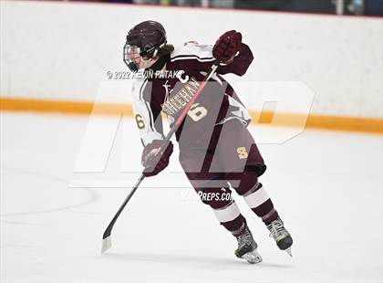 Thumbnail 2 in Sheehan vs. North Haven (CIAC D2 Semifinal) photogallery.