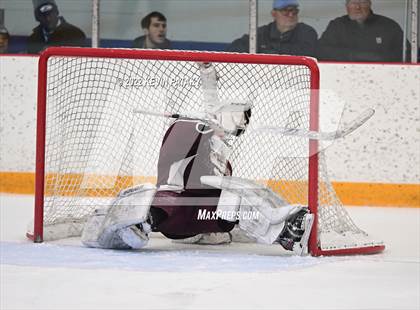 Thumbnail 3 in Sheehan vs. North Haven (CIAC D2 Semifinal) photogallery.