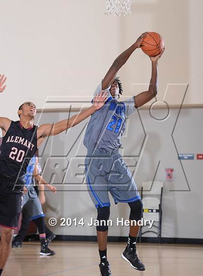 Thumbnail 2 in Alemany vs Saddleback Valley Christian (MaxPreps Holiday Classic) photogallery.