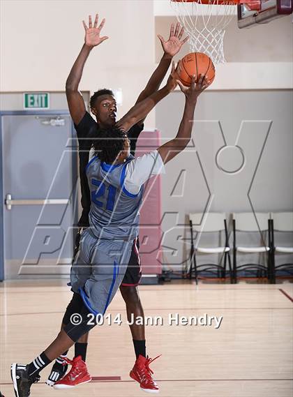 Thumbnail 3 in Alemany vs Saddleback Valley Christian (MaxPreps Holiday Classic) photogallery.