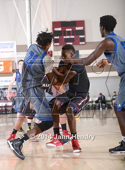 Thumbnail 3 in Alemany vs Saddleback Valley Christian (MaxPreps Holiday Classic) photogallery.