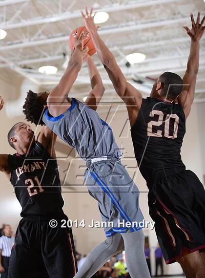 Thumbnail 3 in Alemany vs Saddleback Valley Christian (MaxPreps Holiday Classic) photogallery.