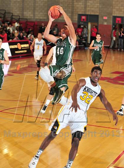 Thumbnail 2 in De La Salle vs. Foothill (Nike Extravaganza) photogallery.