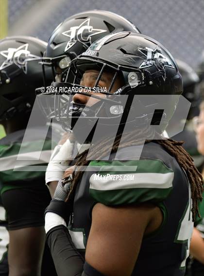 Thumbnail 1 in Fort Bend Marshall vs. Iowa Colony (UIL 5A Football Division II Semi-Regional) photogallery.