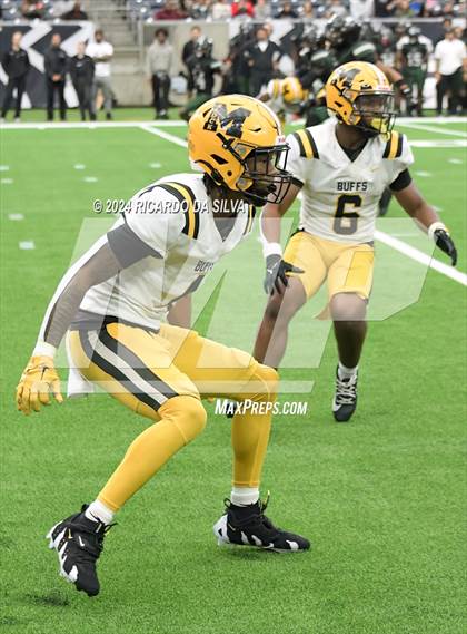 Thumbnail 2 in Fort Bend Marshall vs. Iowa Colony (UIL 5A Football Division II Semi-Regional) photogallery.