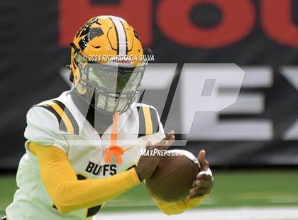Thumbnail 2 in Fort Bend Marshall vs. Iowa Colony (UIL 5A Football Division II Semi-Regional) photogallery.